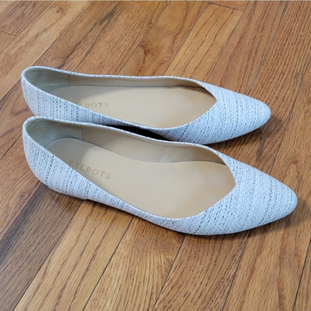 Talbots Elegant Pointed Toe Flats Off WhiteWith Gray Snakeskin Print Size 9